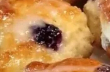 Sweet Blueberry Biscuits: Fluffy, Buttery & Bursting with Juicy Berries